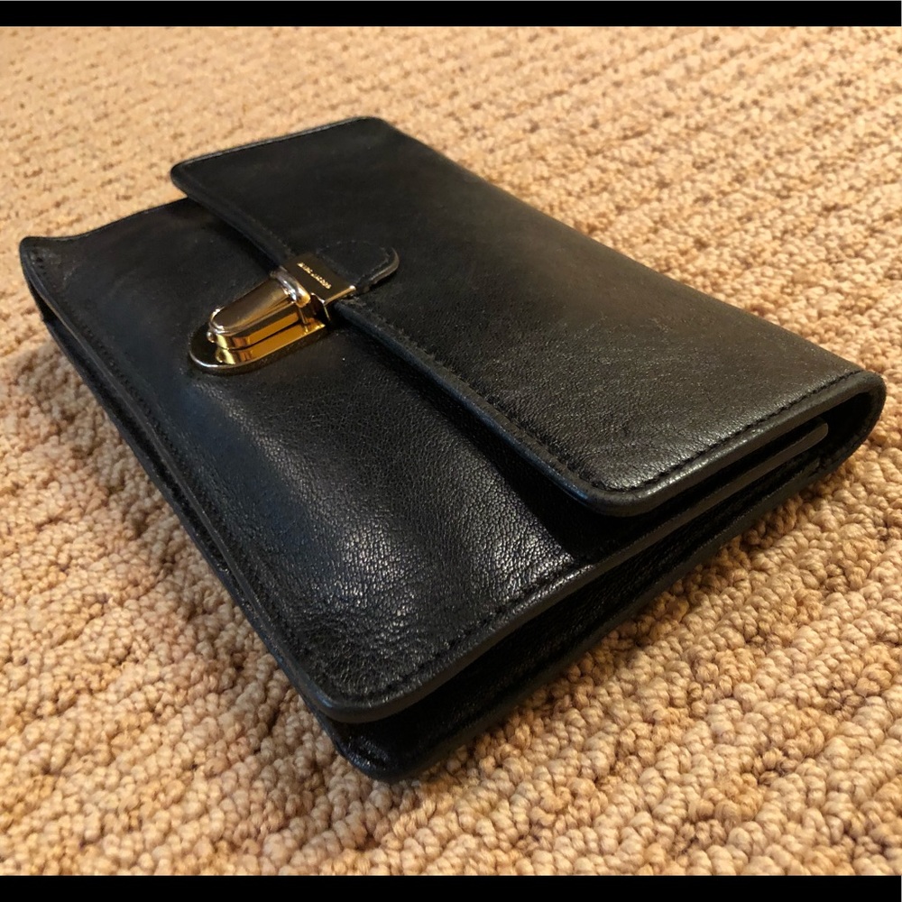 Marc Jacobs black leather clutch w/gold clasp - Picture 3 of 7